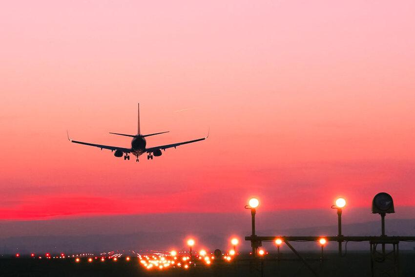 Đặt vé máy bay sớm vào chuyến sáng sớm và tối muộn thường có giá rẻ hơn