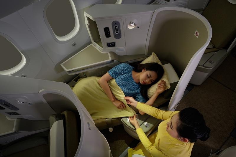 Ghế ngồi rộng rãi, riêng tư, có thể ngả 180 độ để ngủ