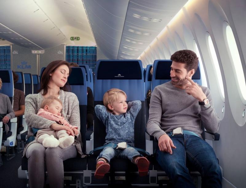 Bạn nên chọn chỗ ngồi rộng rãi khi bay cùng với trẻ em