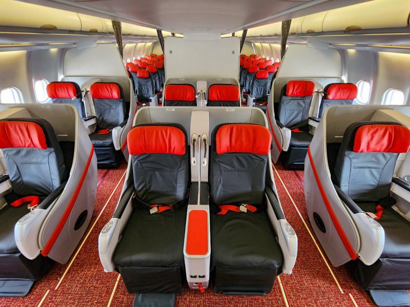 Khoang máy bay gồm 12 ghế hạng Skyboss của Vietjet