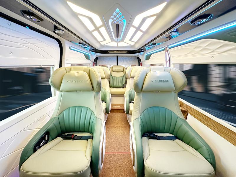 Hồng Vinh Limousine đáp ứng nhu cầu di chuyển nhanh gọn (Nguồn: Nhà xe Hồng Vinh Limousine)