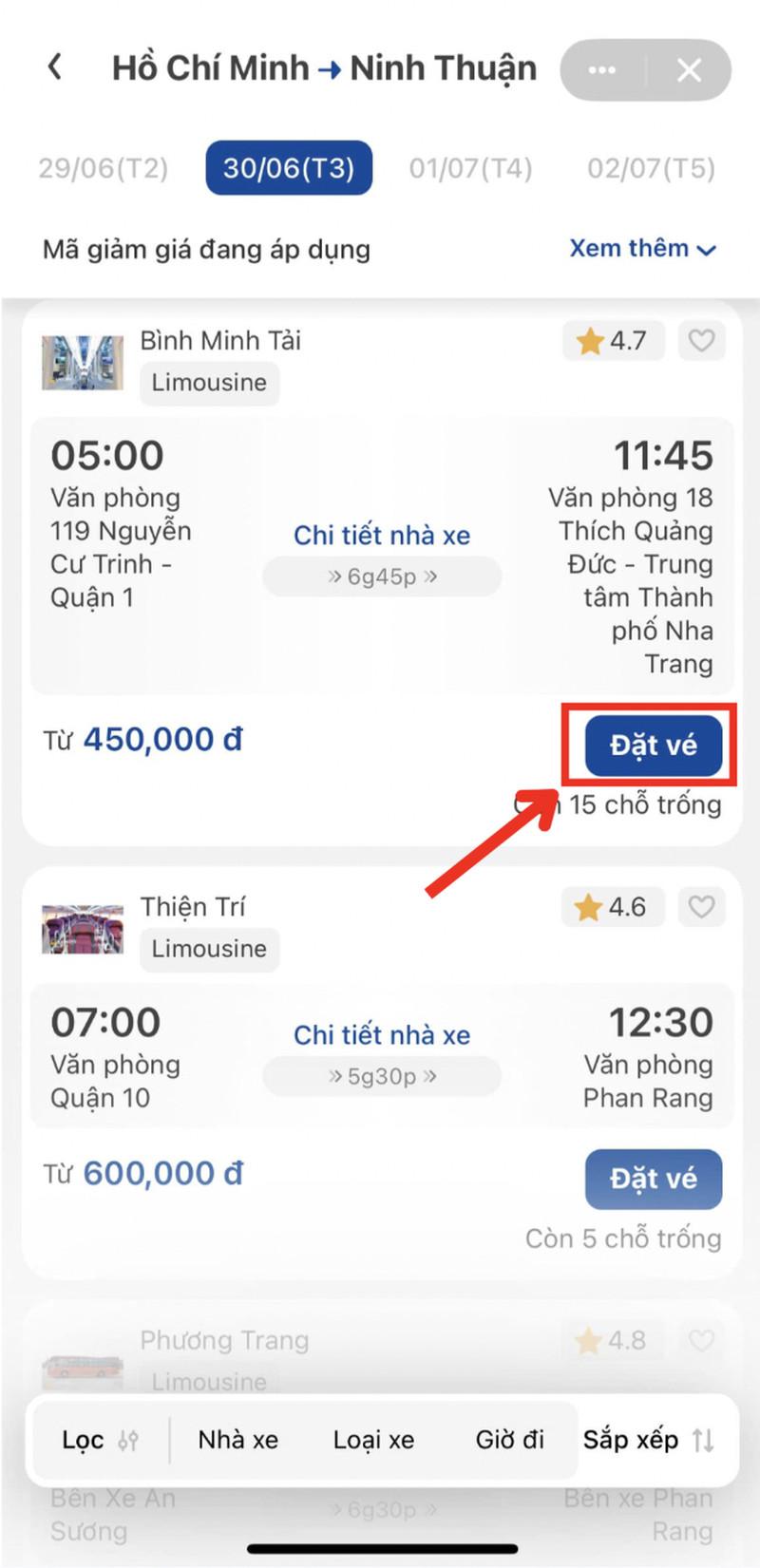 Chọn nhà xe và lịch trình phù hợp sau đó bấm “Đặt vé”