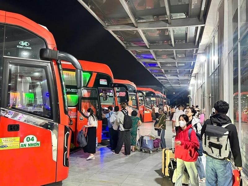 Hành khách nên chuẩn bị sẵn sàng tại điểm đón trước giờ xe xuất bến để tránh trễ chuyến. - Nguồn ảnh: doanhnghieptiepthi