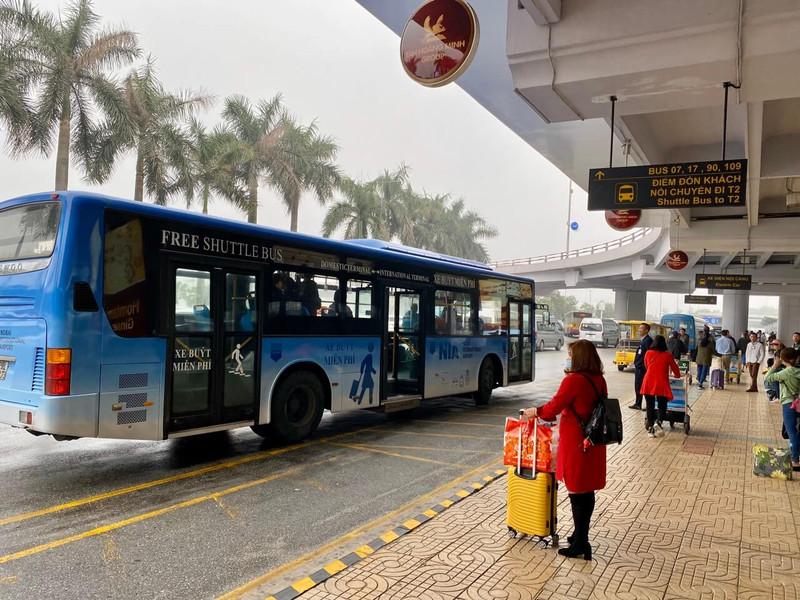 Hành khách có thể lựa chọn phương tiện cá nhân hoặc công cộng để di chuyển đến/rời khỏi sân bay (Nguồn: vinwonders.com)